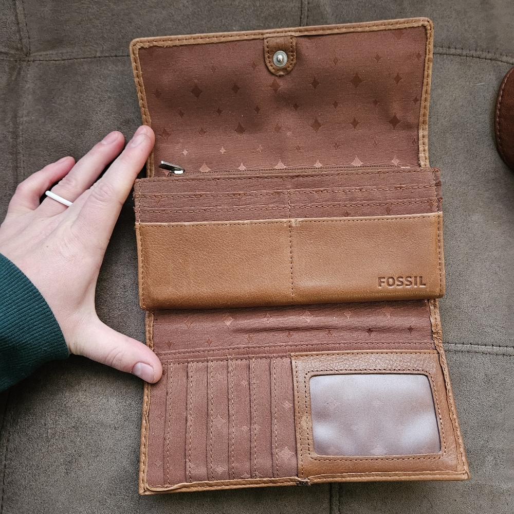 fossil leather wallet
